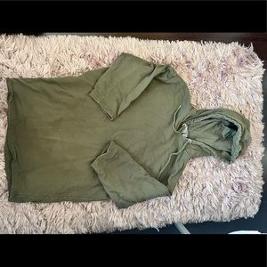 Green shirt sleeves hoodie